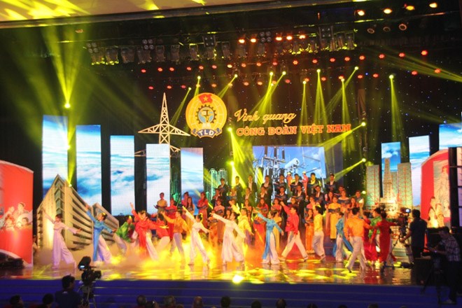 ລາຍການໂທລະພາບຖ່າຍທອດສົດ “ກຳມະບານ ຫວຽດນາມ ມີກຽດສະຫງ່າ”